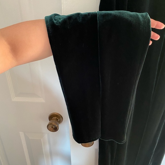 Green velvet gown - Picture 5 of 7